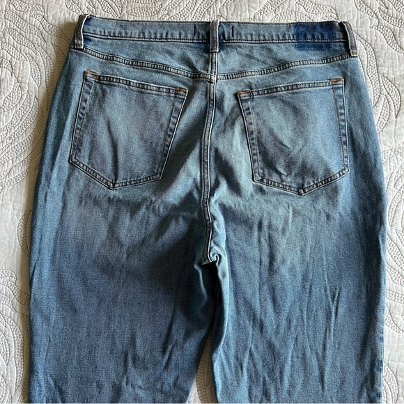 Abercrombie - Ultra High Rise 90s Slim Straight Jean - Criss-Cross Waistband - Picture 8 of 11